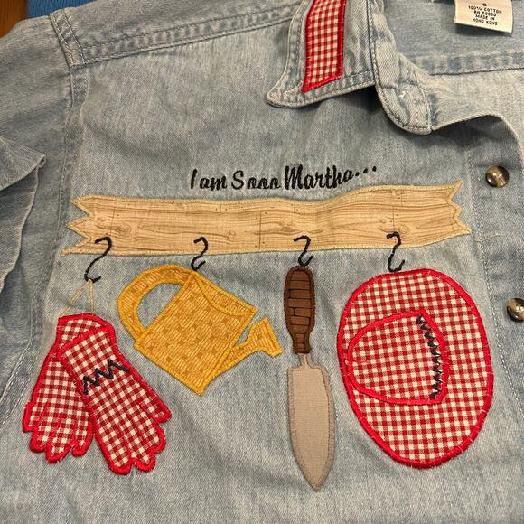 Vtg Embroidered Lightwash Blue Denim Button Up Shirt Sz Small Gardening Cottage - Picture 3 of 5